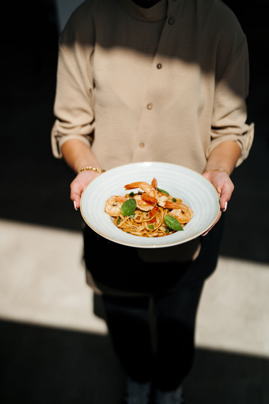 Service, plate in hand